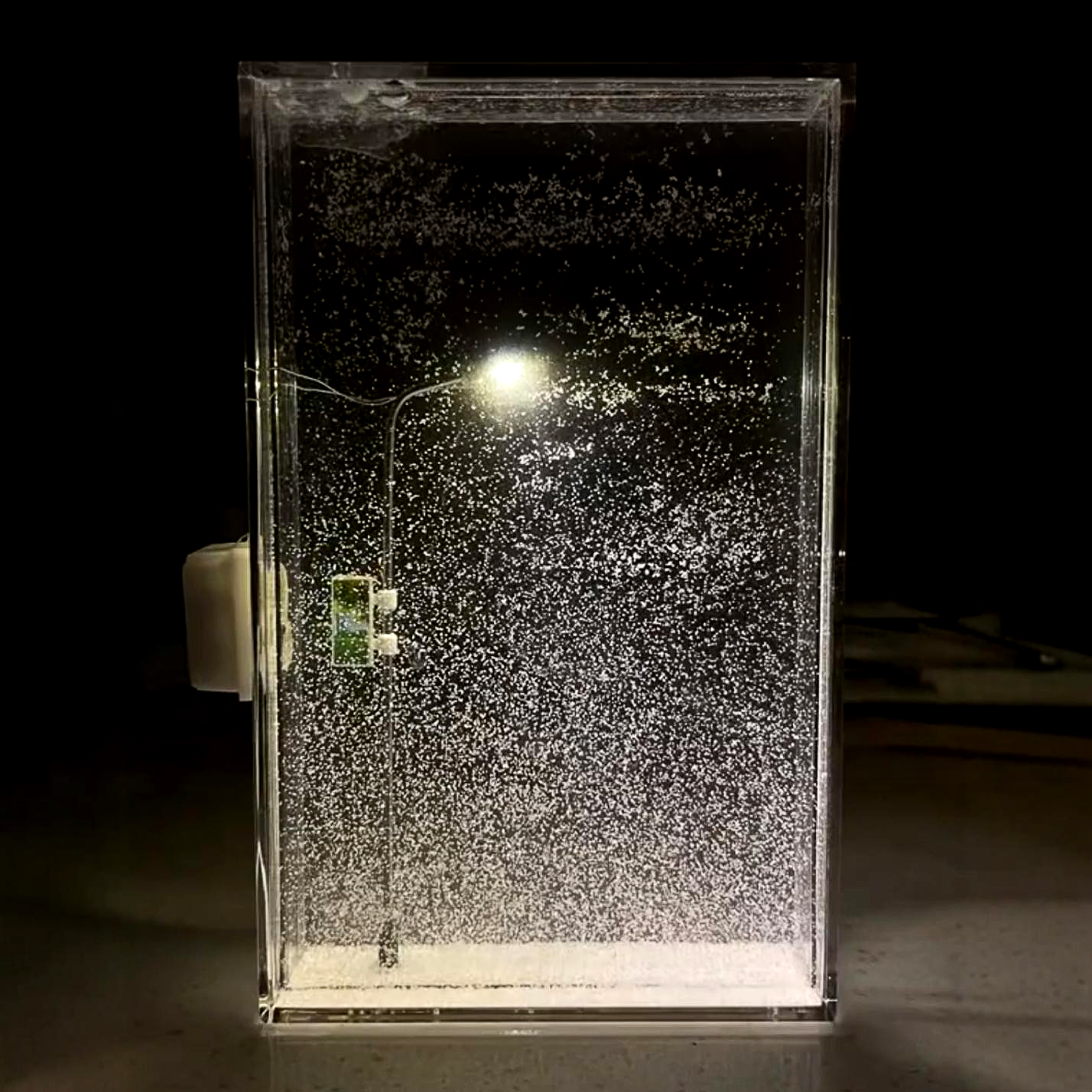 Magic Snowy Night Light – Cozy DIY Christmas Decoration with Flowing Snow